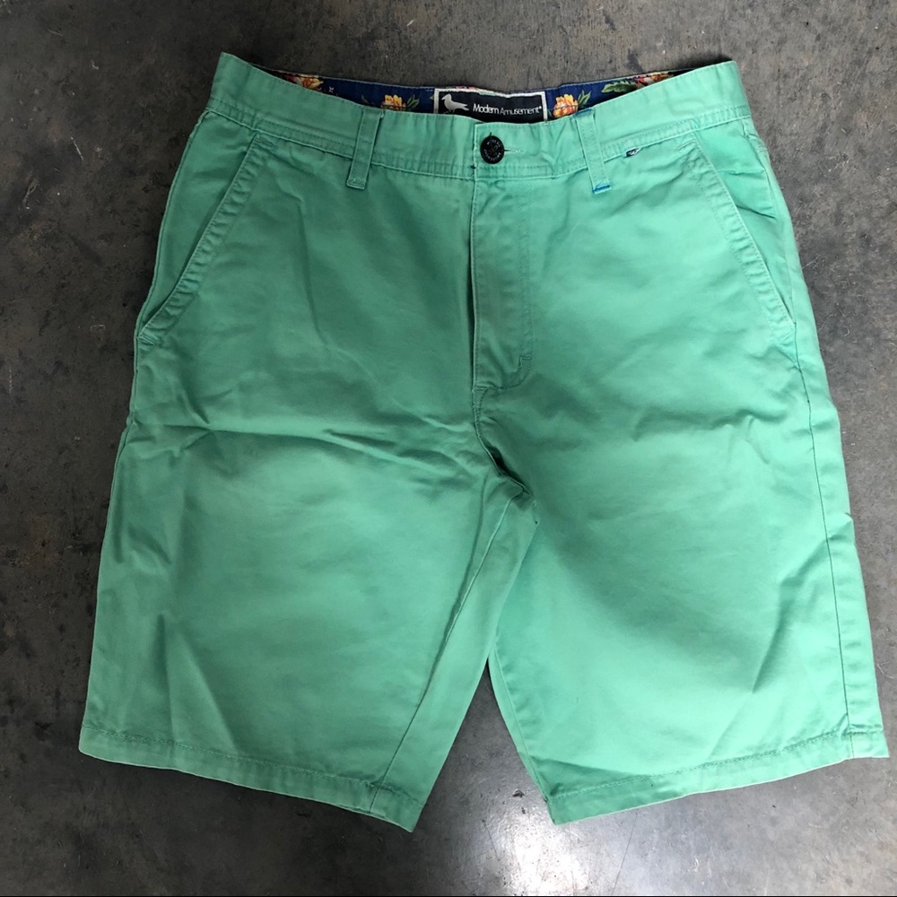 Modern Amusement Men’s 32 Waist khaki shorts